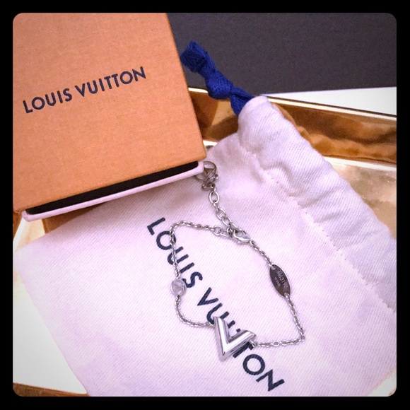 Louis Vuitton Jewelry - Authentic Louis Vuitton Essential V Bracelet 💯